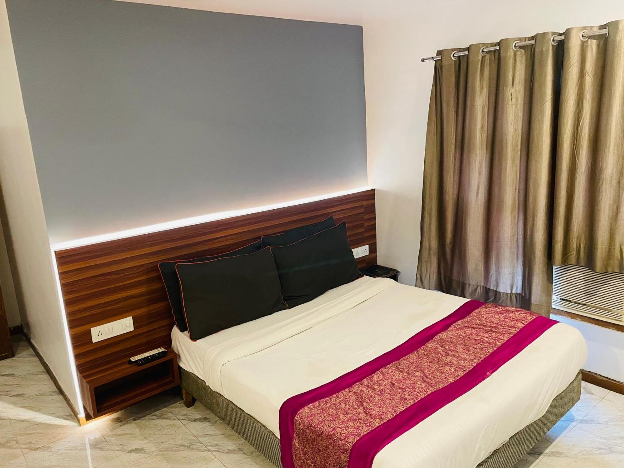 The Royal Presidency Inn Lucknow Exterior foto